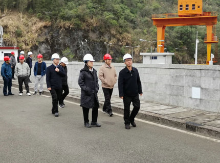 長(zhǎng)江委監(jiān)督局到公司所屬水庫(kù)開(kāi)展生產(chǎn)和消防安全檢查